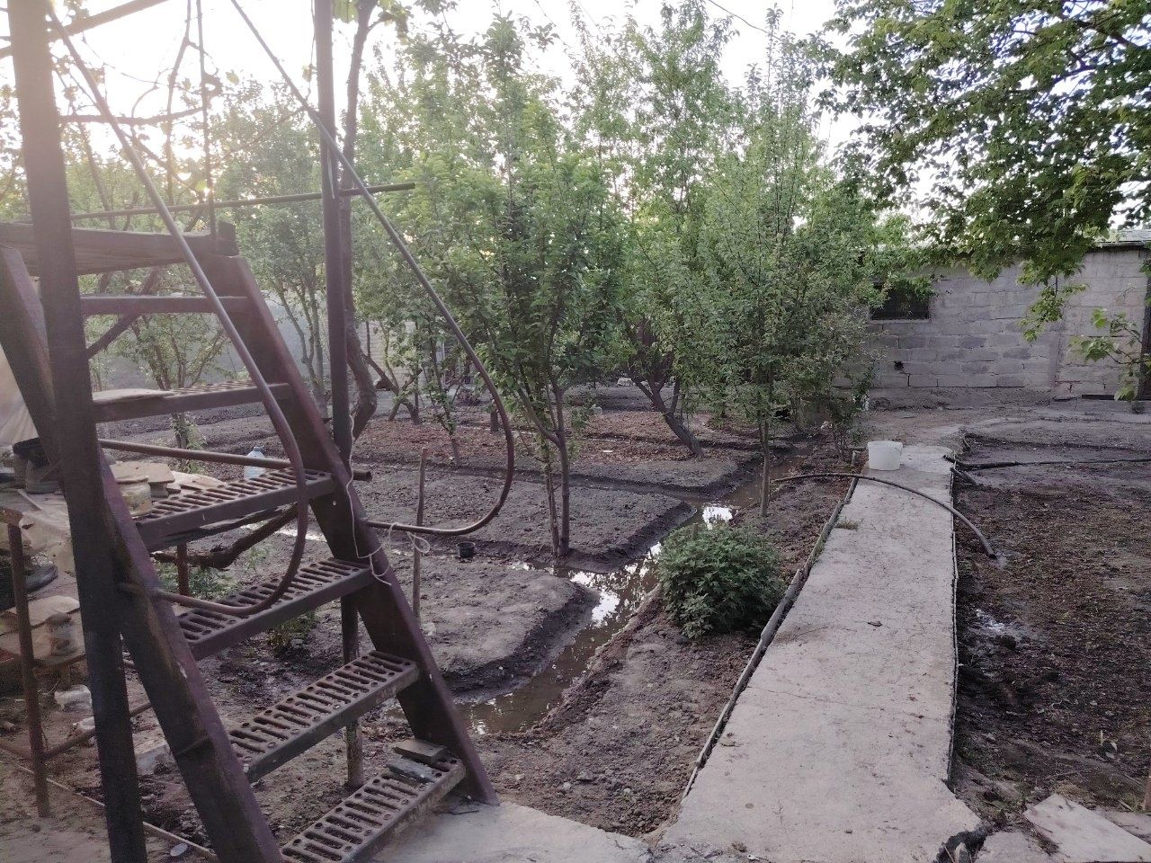 Dacha sotiladi srochna
