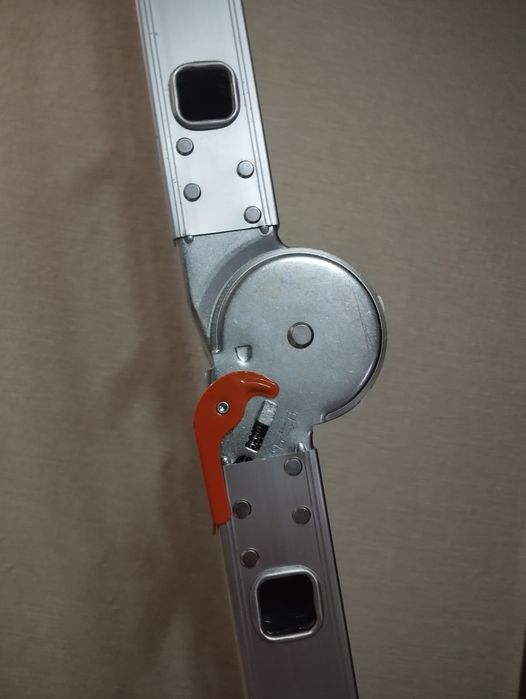 Продам новую лестницу раскладную стремянку  4,5 метровую