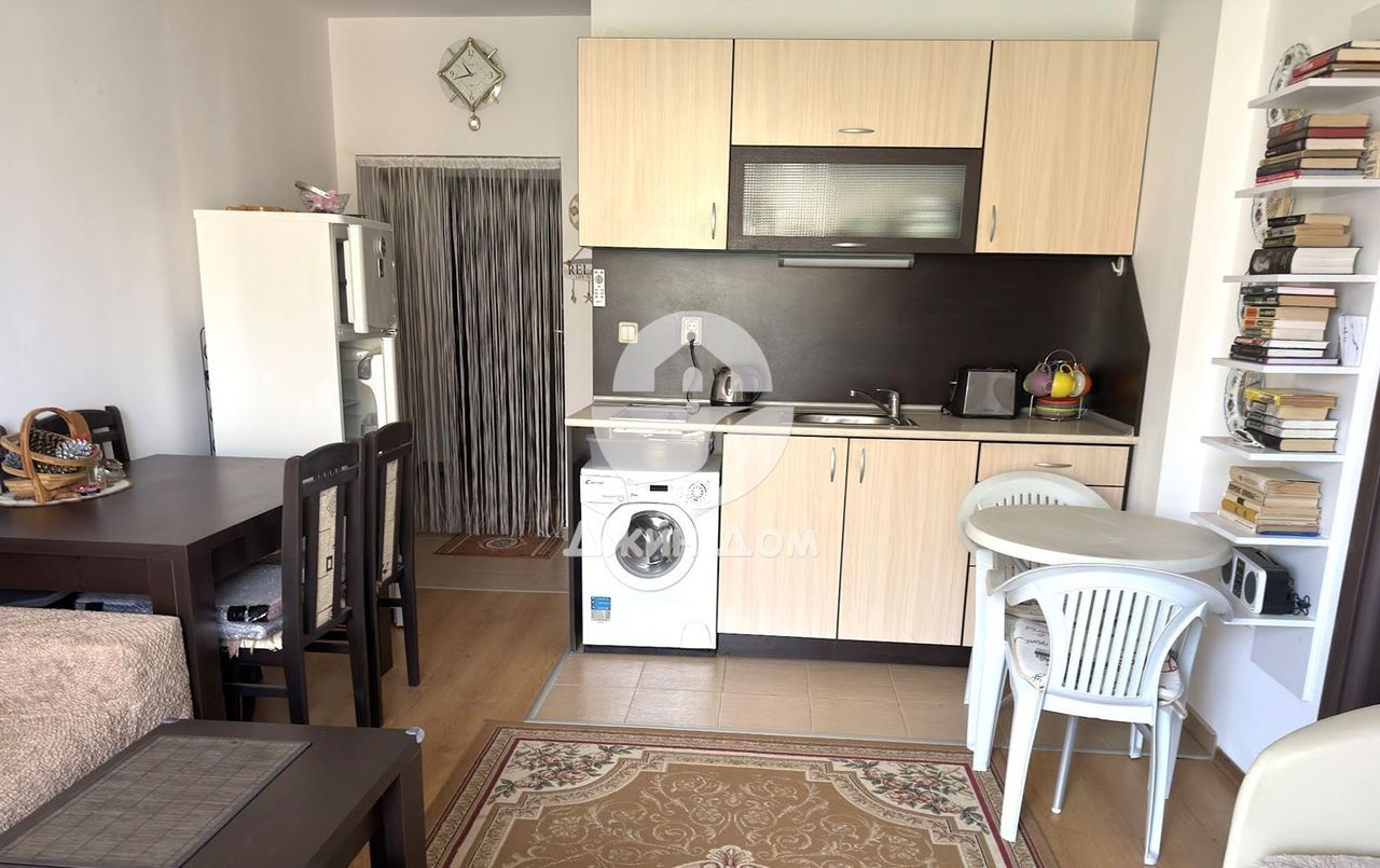 Продава се Двустаен апартамент в к.к. Слънчев бряг - 70 кв.м за 1050 €/кв.м - Снимка #3