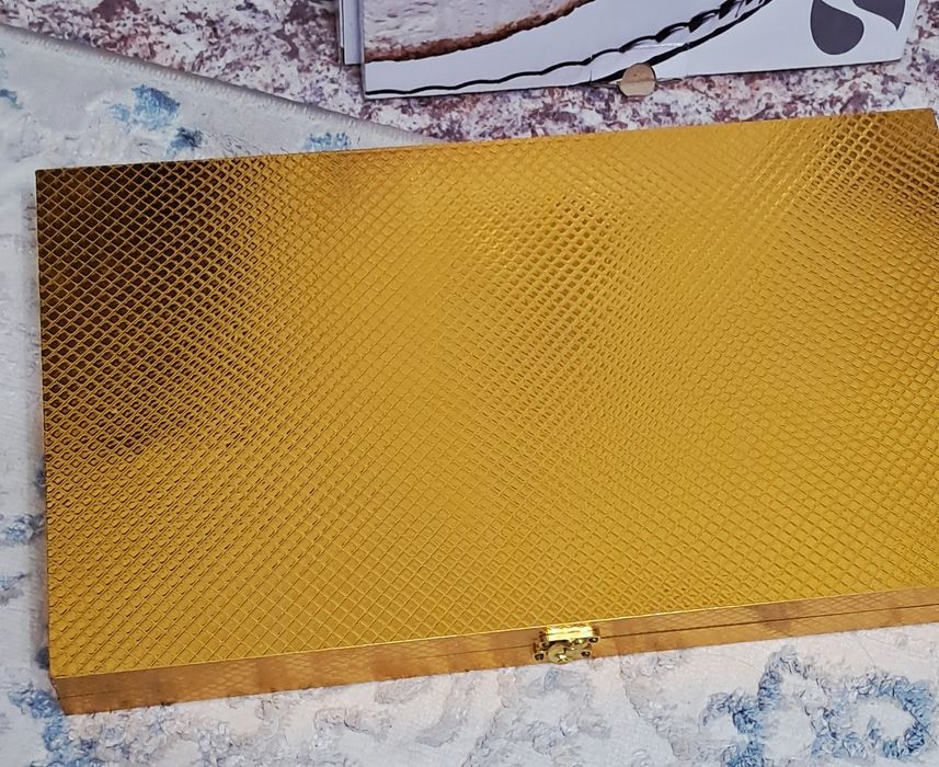 Бу Посуда әр турлі