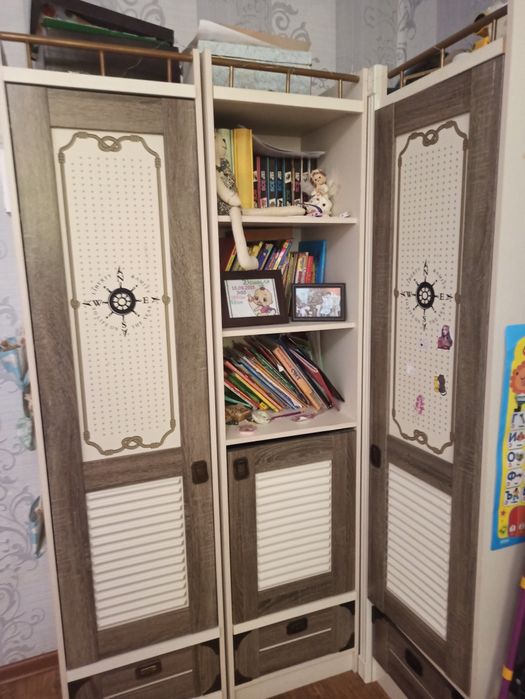 Продам угловой шкаф, шкаф пенал и пенал.