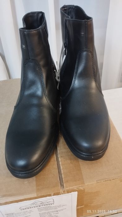 Продам новые  полусапоги мужские 39-43размеры 100 пар