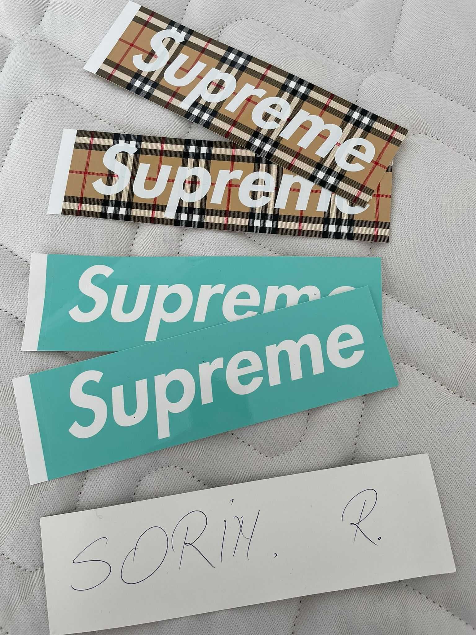 Stickere SUPREME Burberry si Tiffany