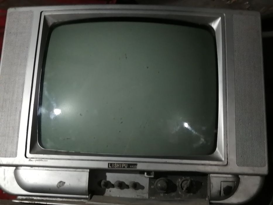 Телевизор продам срочно