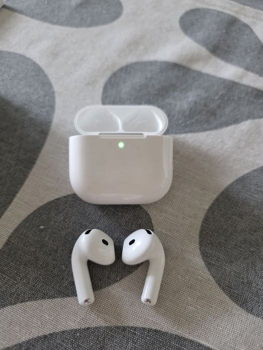 Apple AirPods 4 - нови