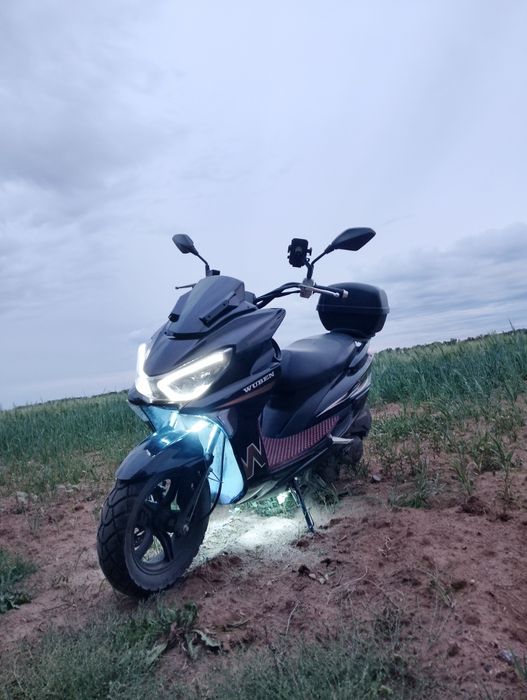 Продаю скутер макси 180 кубов
