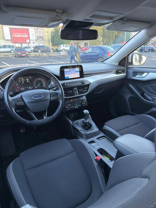Ford focus 1.0 EcoBoost model 2019/Revizii la zi