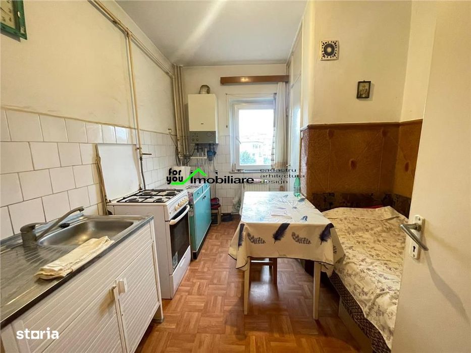 2 camere semidecomandat etaj 3