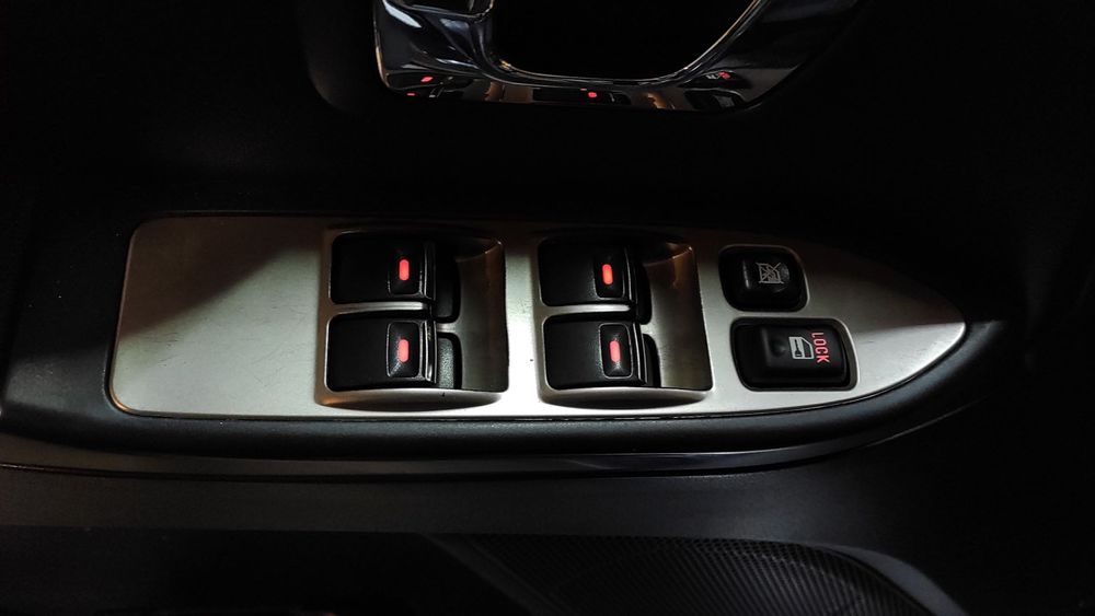Кнопки стеклоподъемника от Pajero 4