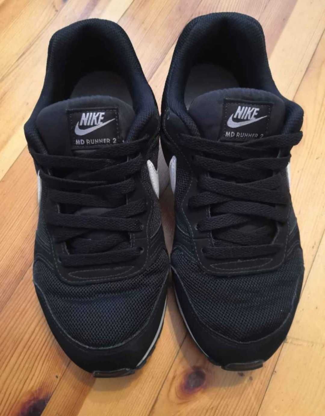 Дамски маратонки Nike