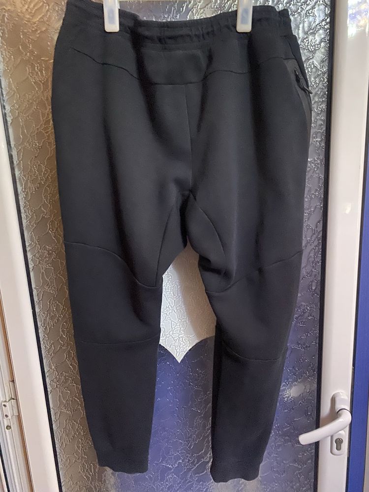 Pantaloni NIKE tech fleece