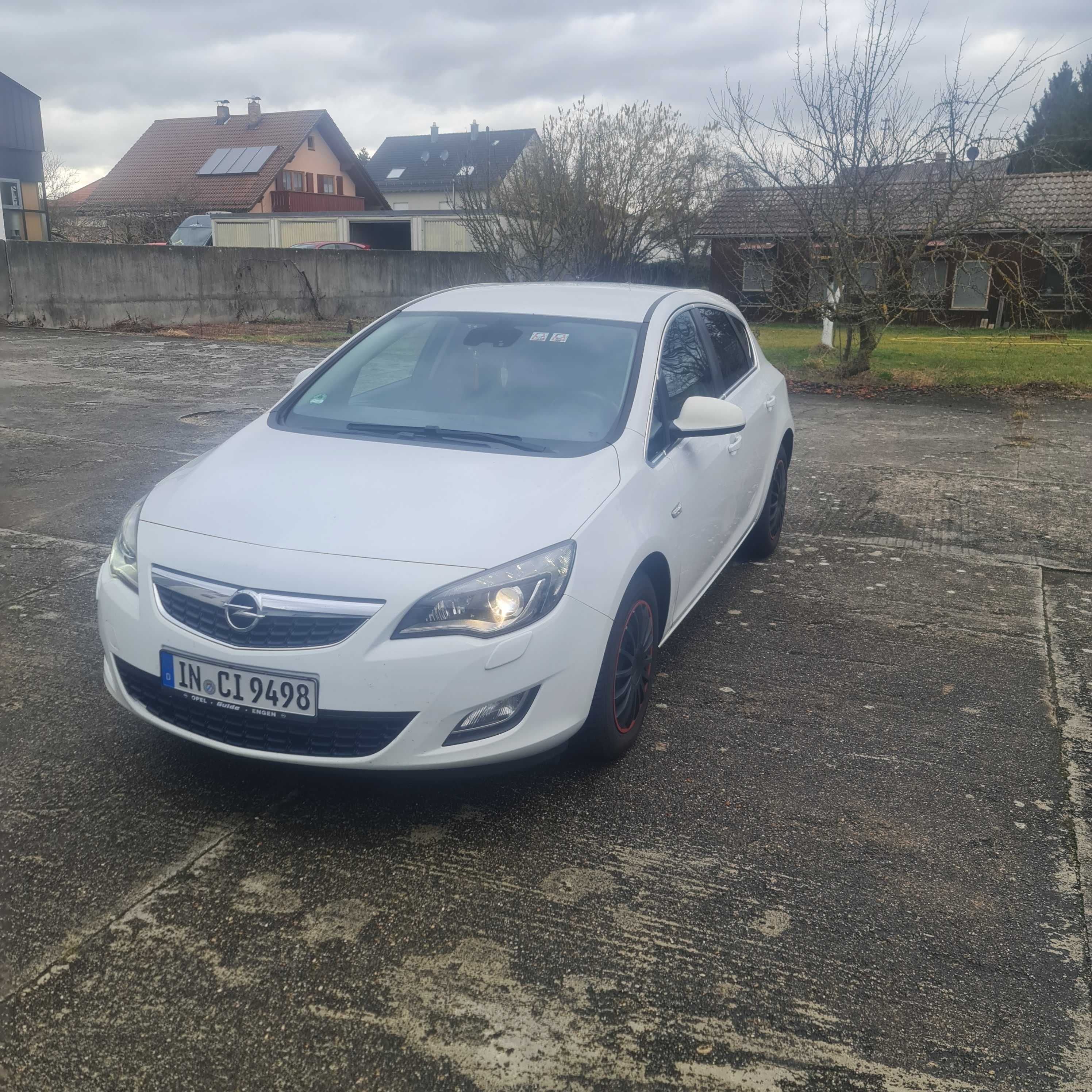 Opel asta j 2011