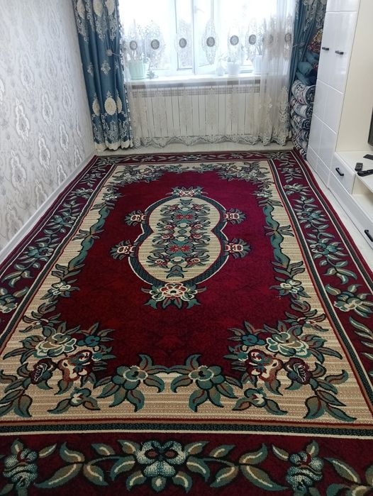 Продам красивый , чистый ковёр в отиличном состоянии.  Размер 2,5*4