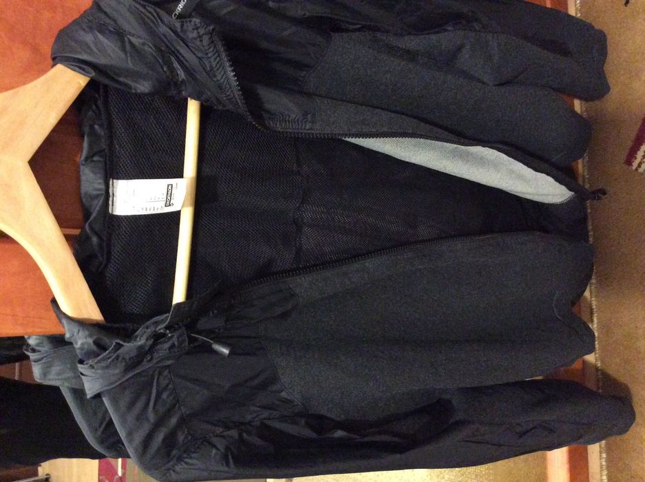 Geaca subtire de vant speciala pentru ciclisti