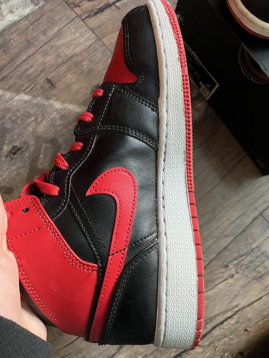 ОРИГИНАЛНИ! Air jordan 1 mid (red and black)