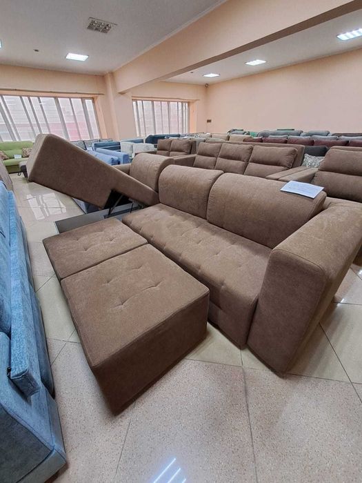 Диван с двумя пуфами