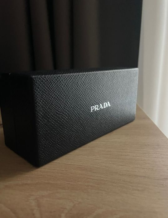 Продавам слънчеви очила Prada SPR 15Y кафяво със зелено