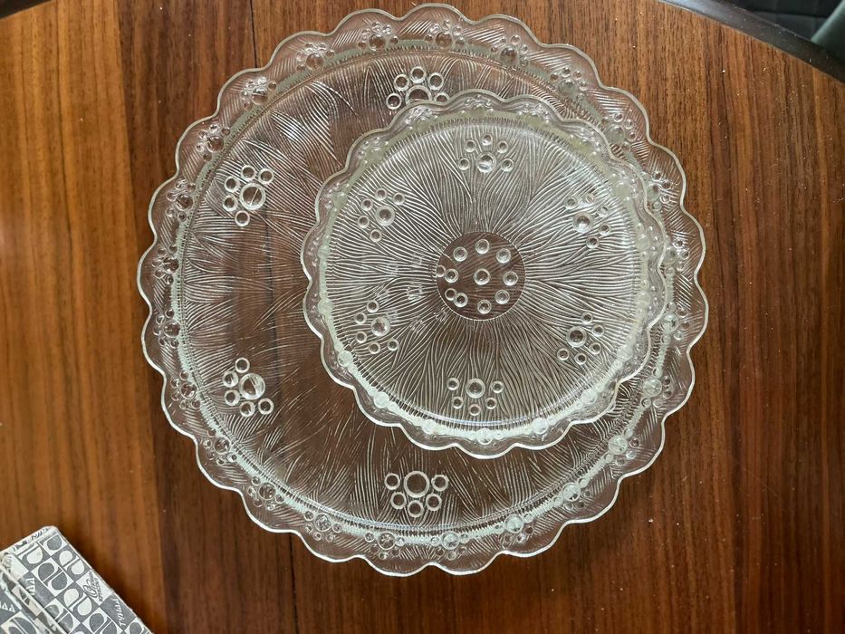 Стари кристални и стъклени чаши, чинии, гарафи