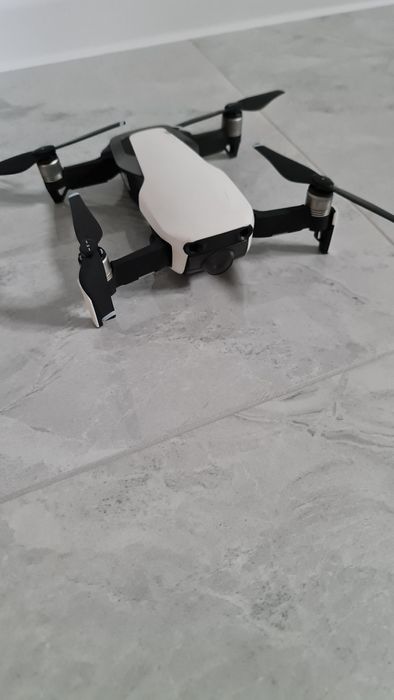 Vând Drona DJI Mavic Air