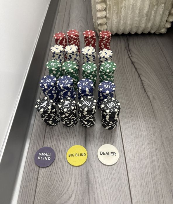 Vând cutie Poker, cu 500 de jetoane