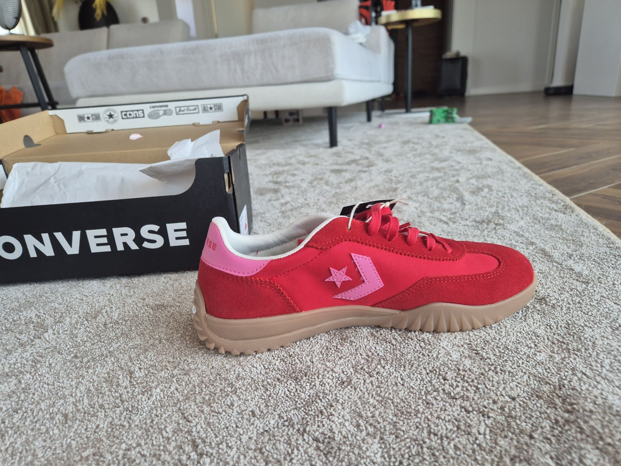 Обувки на Converse