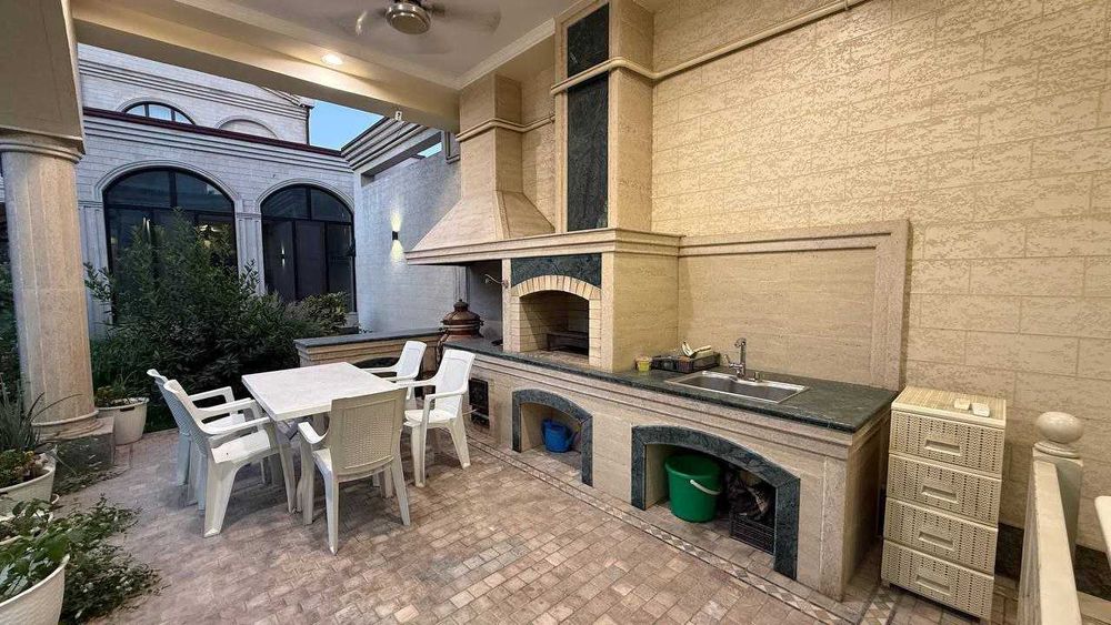 Продаётся роскошный дом с бассейном, лифтом и великолепным двором!