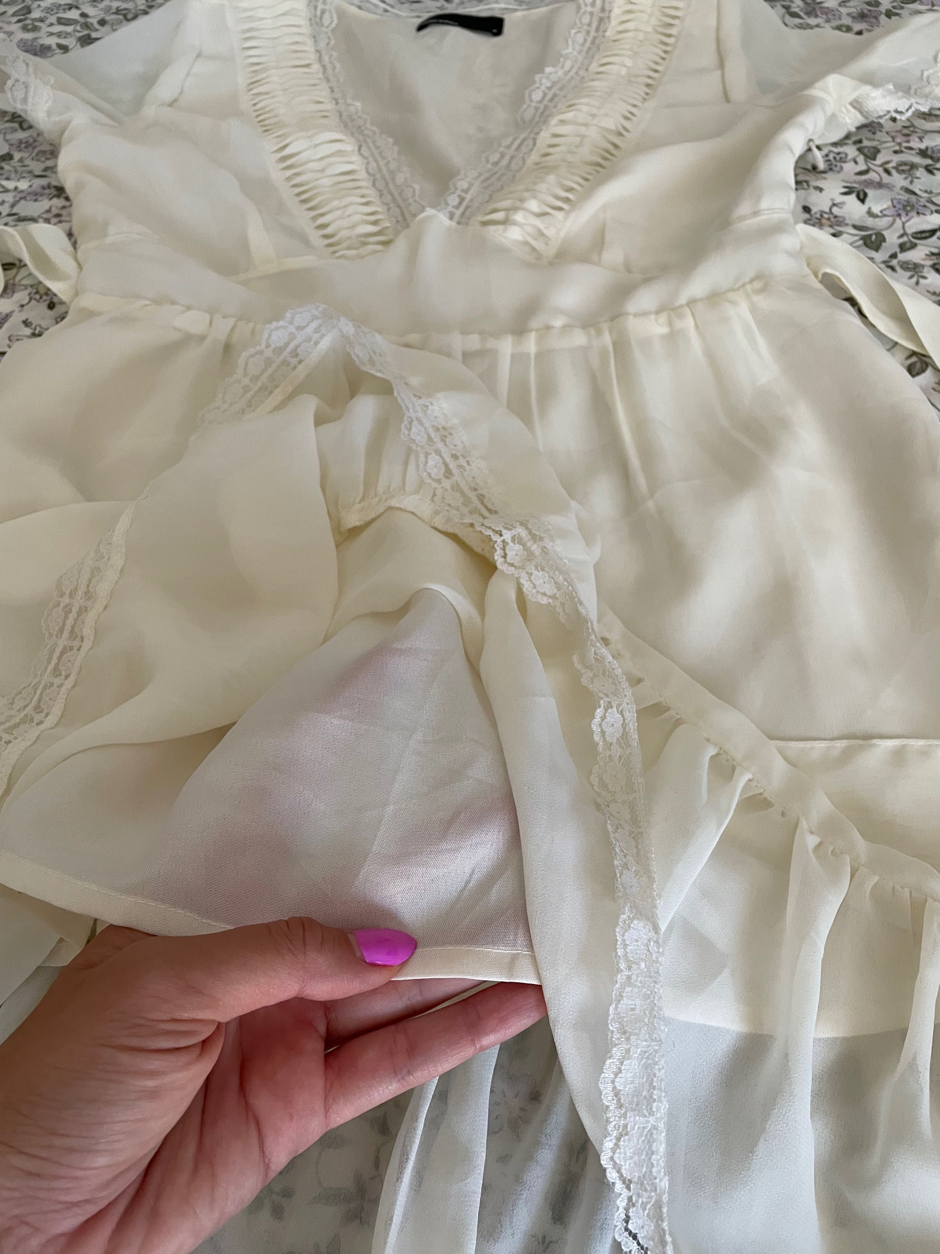 Официална рокля бяло-кремав цвят