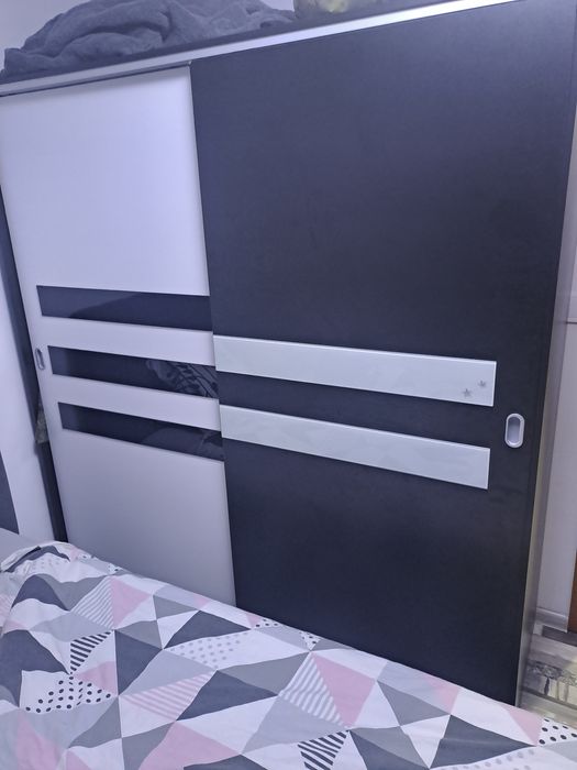 Двукрилен гардероб и скрин