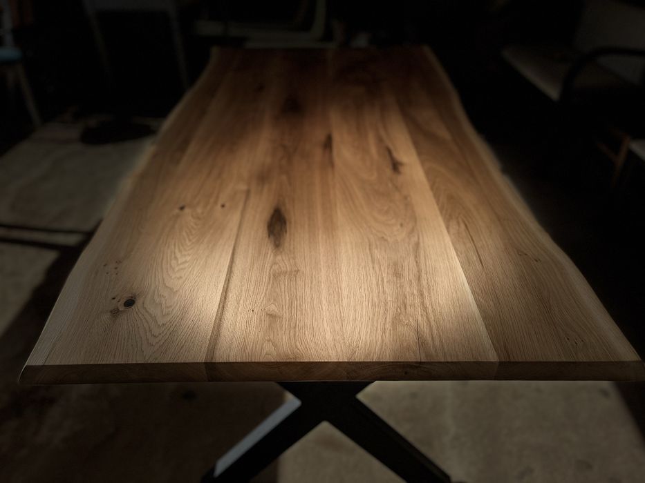 Трапезна маса от дъб с метални крака