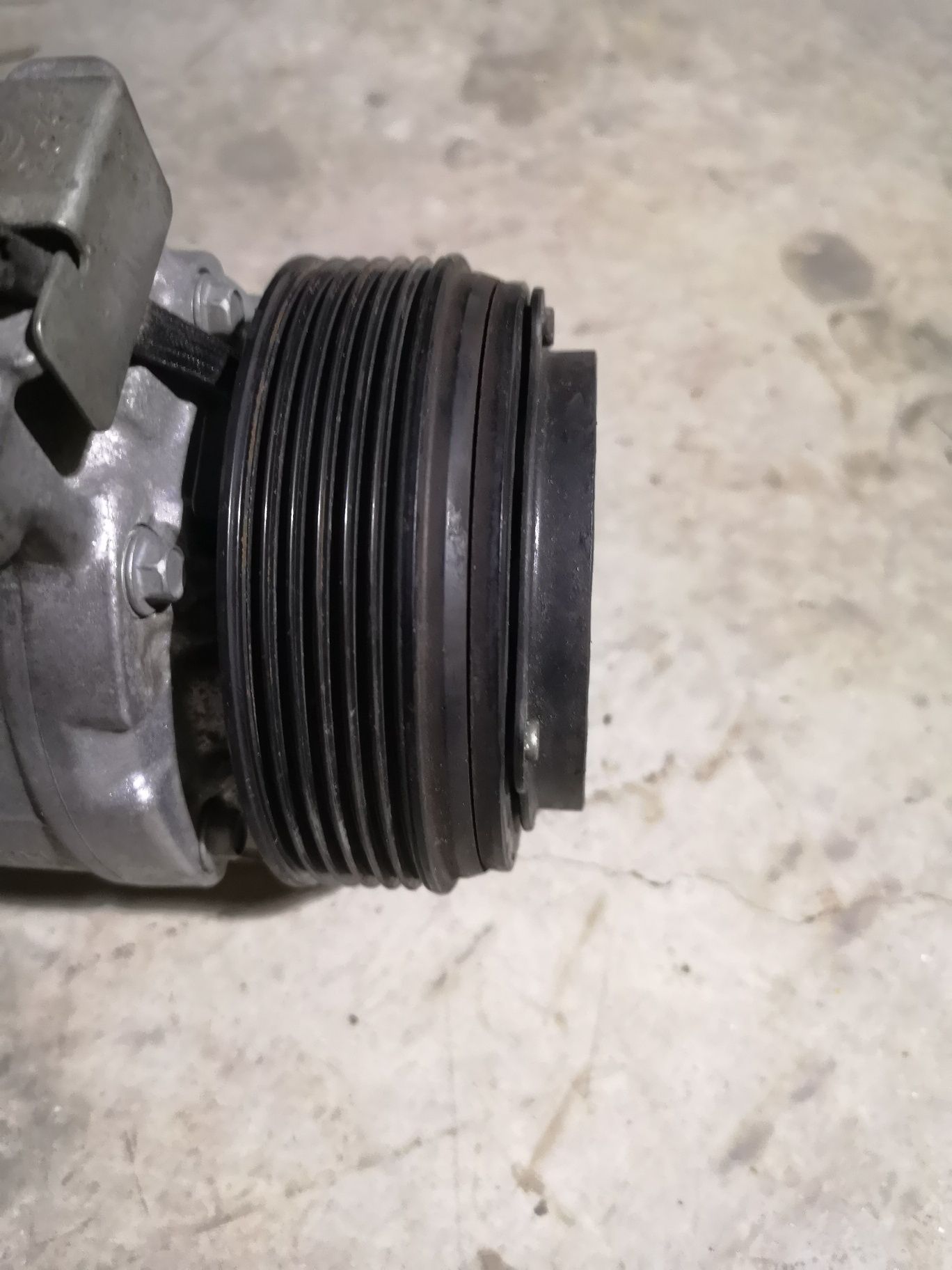 Compresor ac clima 2.0 bmw seria e e90 e91 e92 e93 e84 e87 e81 e88