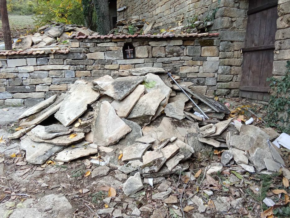 Каменни плочи от покрив