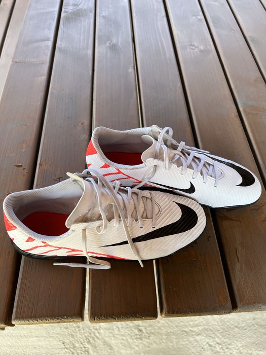 Ghete fotbal nike vapor 41 26cm
