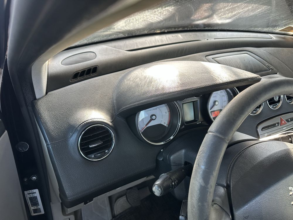 Табло кожа със десен Airbag за Пежо 308