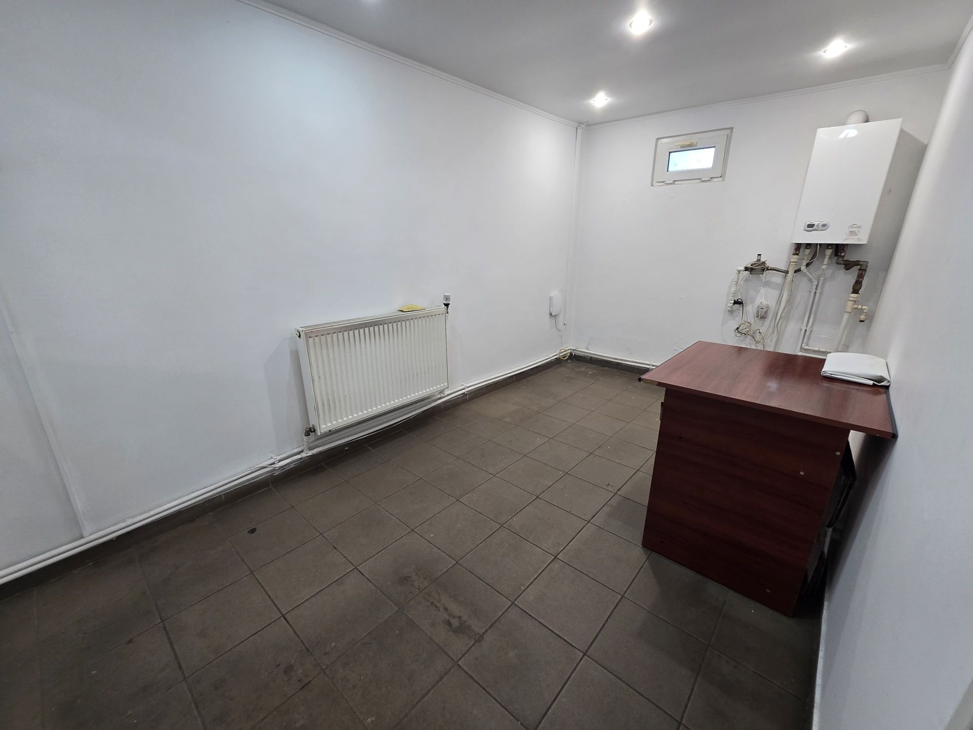 Spațiu comercial, depozit, hala sau vânzare, 200 mp, pe Sos. Buzaului