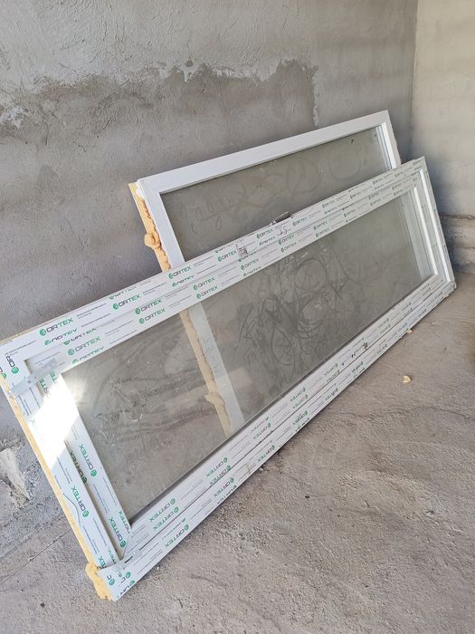 Продается пластиковые двери и окно размер дверь 2.20х80 окно 170х1.10