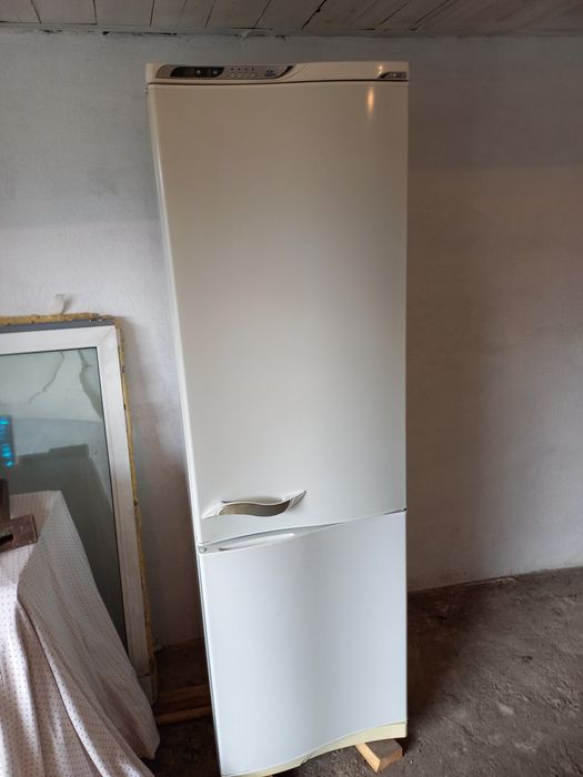 Продам холодильник Атлант б/у двухкамерный,  100тыс. тенге