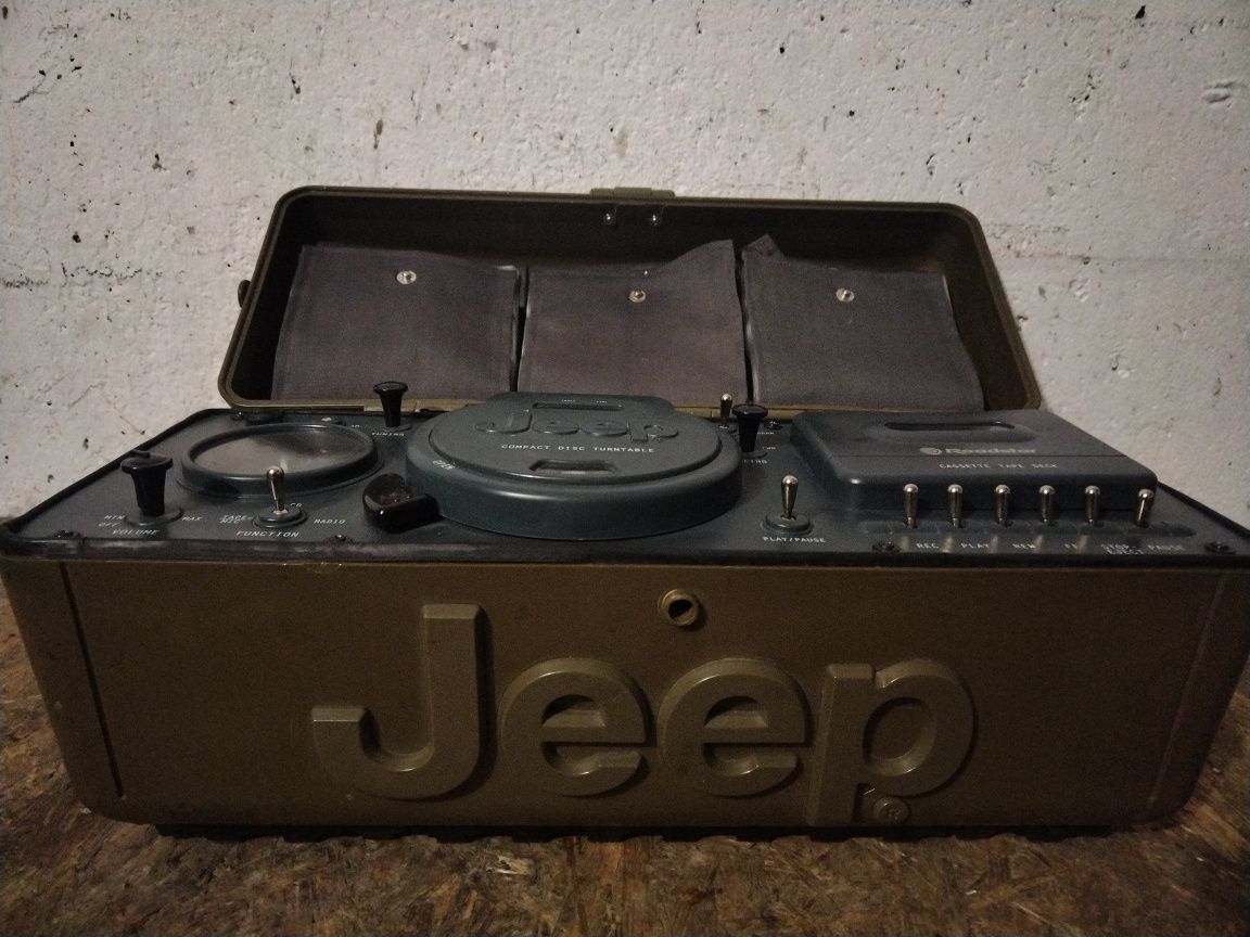 Радио-касетофон и диск на Roadstar, изработено по поръчка за JEEP