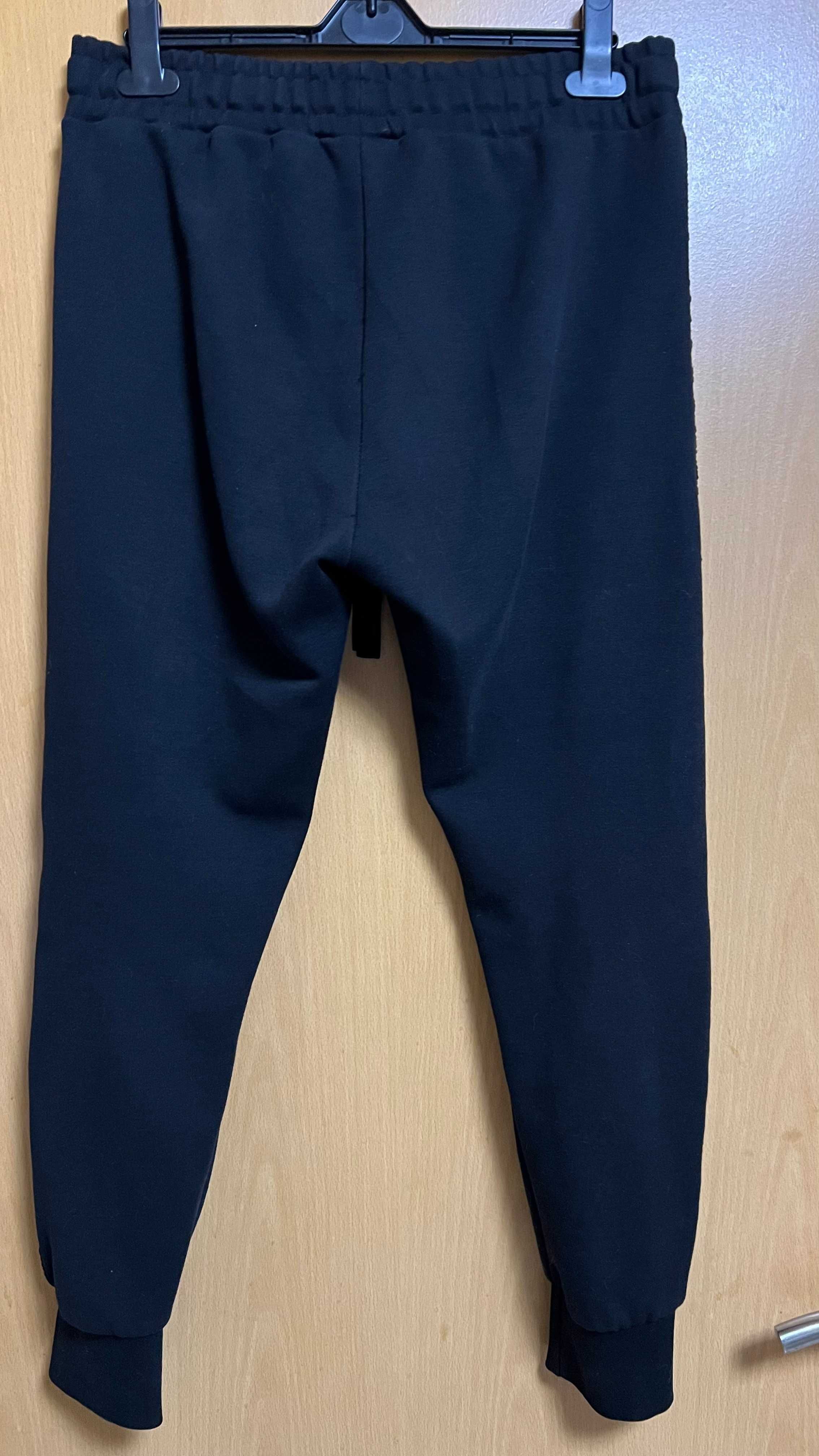 Pantaloni de dama firma ,sport/sala negrii ,model deosebit ,ca noi