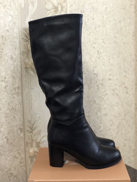 Продам новые кожаные сапоги