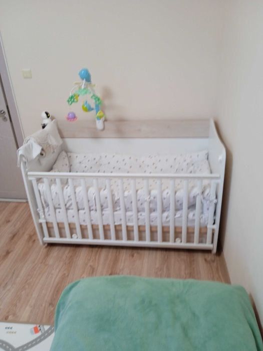 Детско легло с матрак.