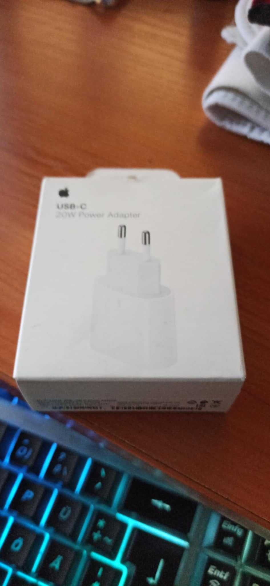НОВО оригинално зарядно Iphone 20W ; USB-C