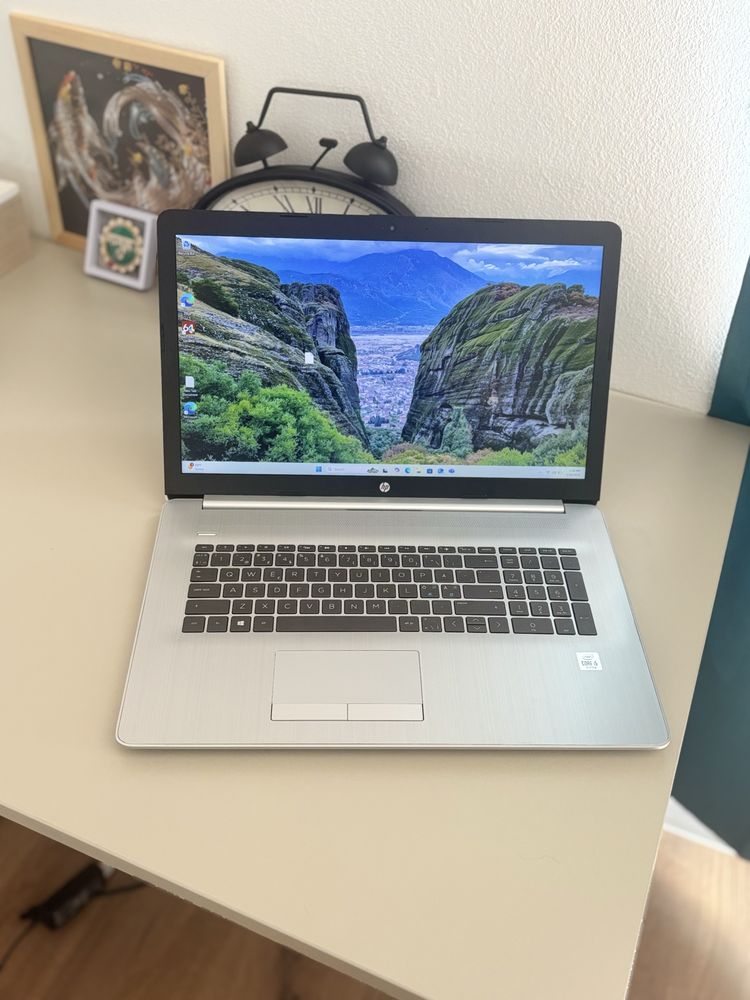 Hp 17,3”• i5-10 th gen• 16Gb ram• Generația 10• Windows 11