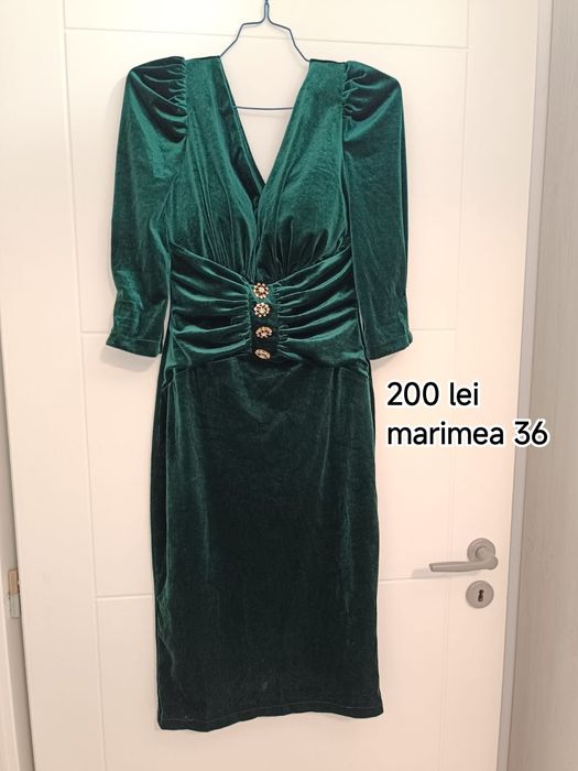 Vând rochii elegante