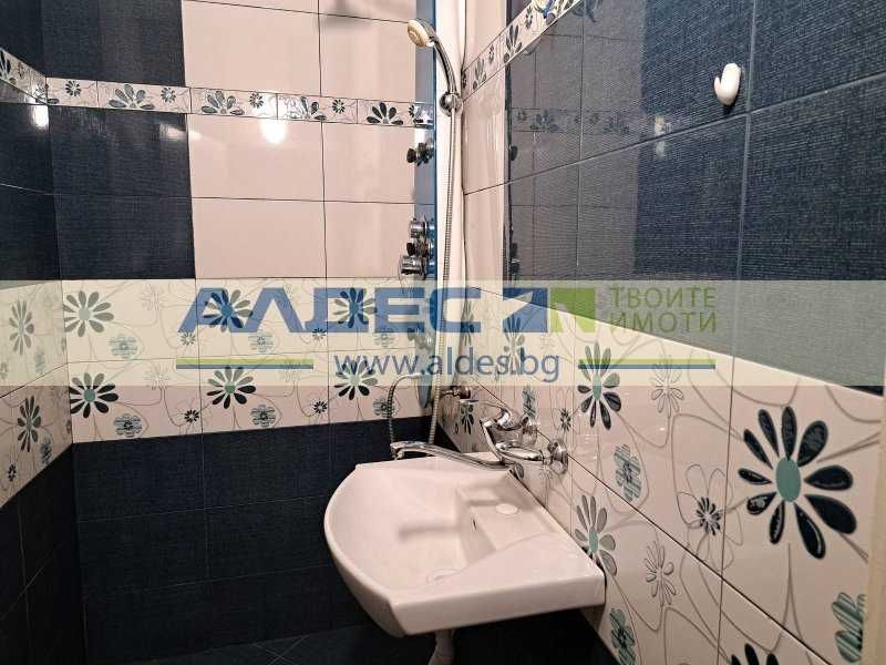 Просторен, тухлен ап. с две спални в Зона Б 5!