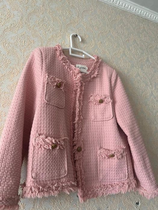 Киімдер сатылады