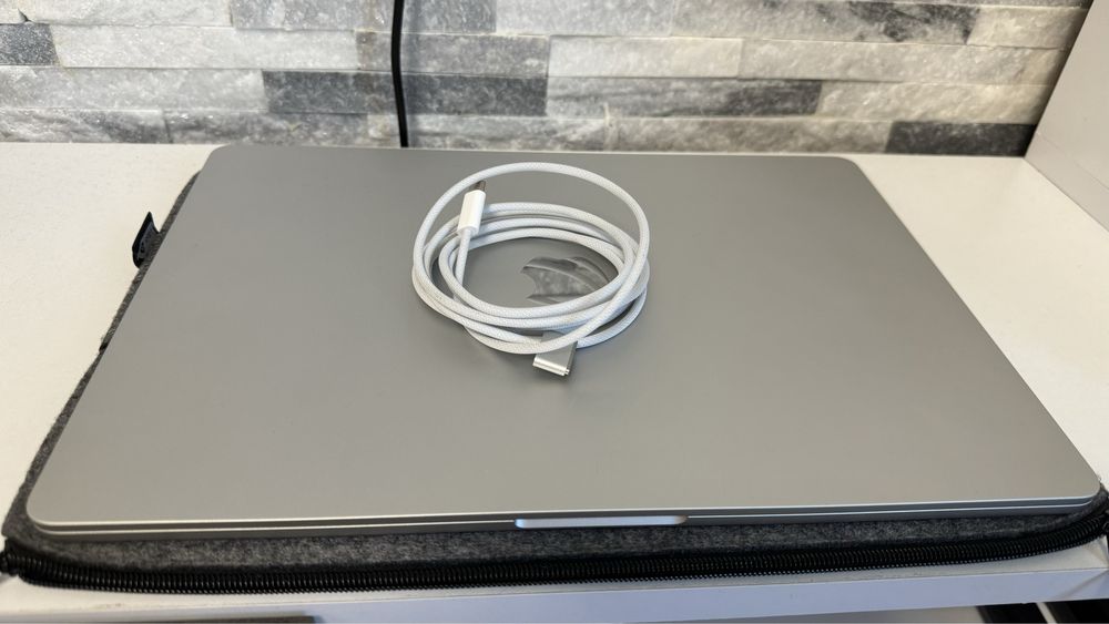  Macbook Air M2 15,3” 512GB SSD / 8GB RAM / NOU / 3 cicluri