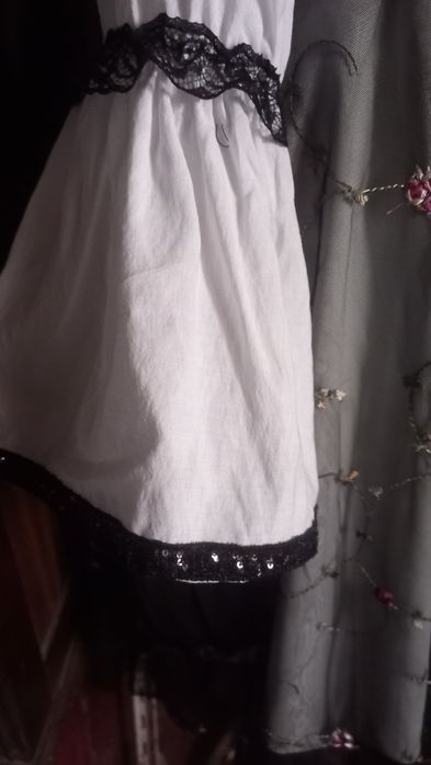 Ie cu dantela și paiete