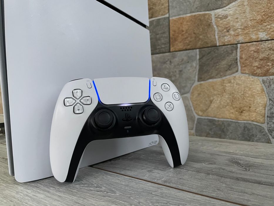 Vand PlayStation 5 in stare foarte buna