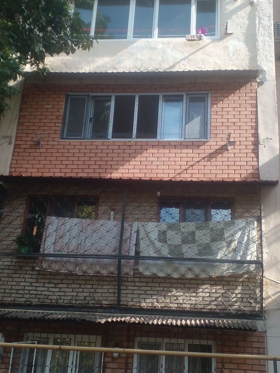 Кладка балкона решётка и казирок.