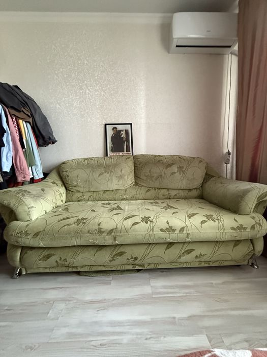 Диван, кресло и стол